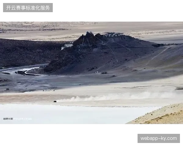 南非队需应对高原缺氧带来的生理极限挑战，中场覆盖与传球精度面临严峻考验